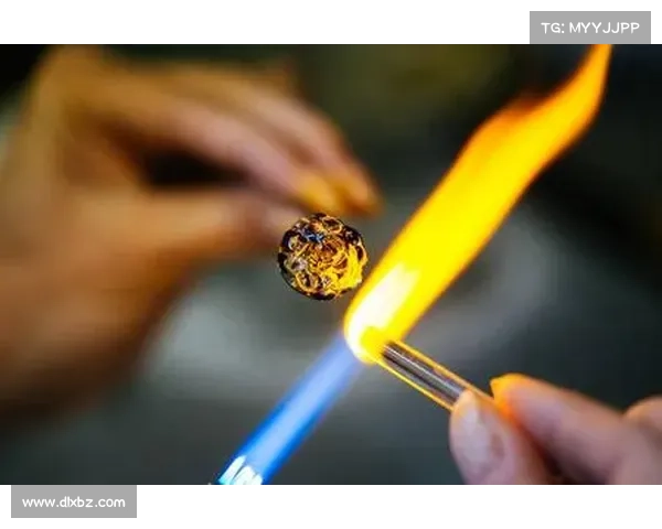 火焰玻璃艺术诞生之路揭示从熔融到成型的七个关键制作步骤 火焰玻璃艺术诞生之路揭示从熔融到成型的七个关键制作步骤
