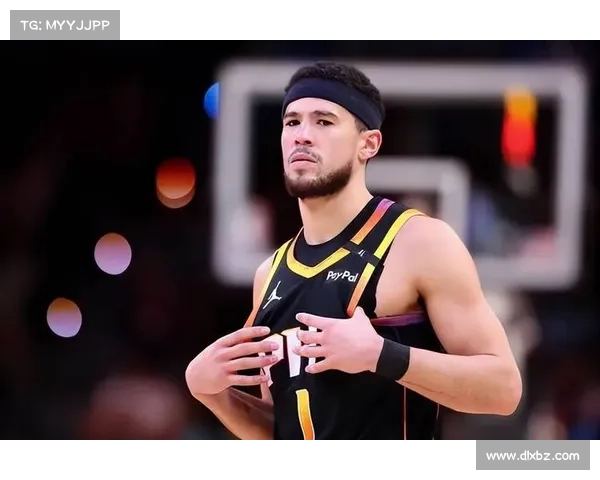 布克如何根据不同对手调整比赛战术以提升球队竞争力